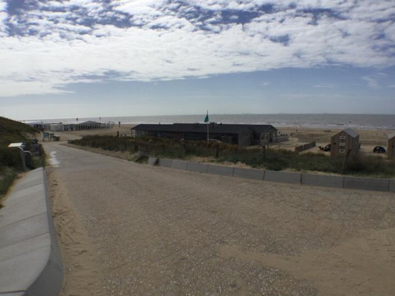 Rolstoelopgang strand Katwijk.